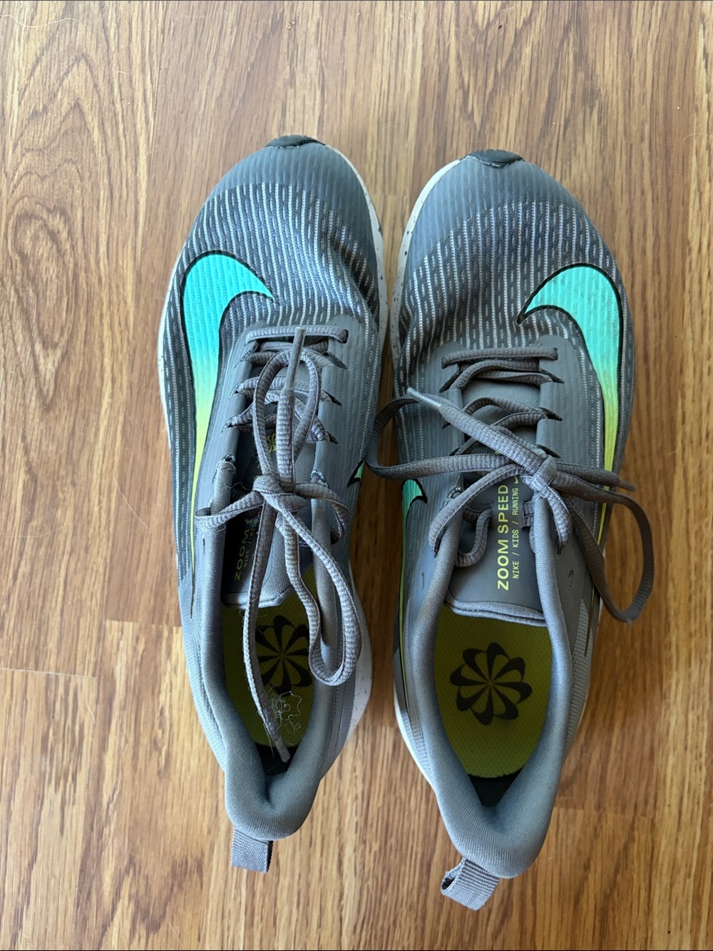61/2 big kids or 8 women’s. Nike Kids Gray Sneakers with Teal Swoosh - Picture 5 of 7